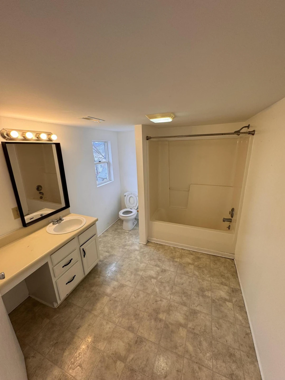 824 Highland AVE - Photo 16