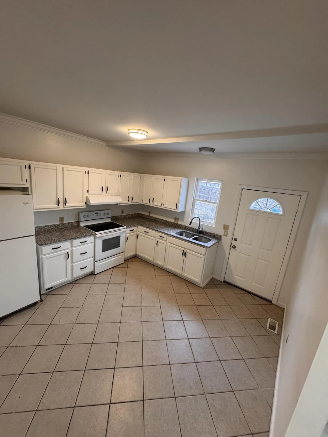 824 Highland AVE - Photo 7