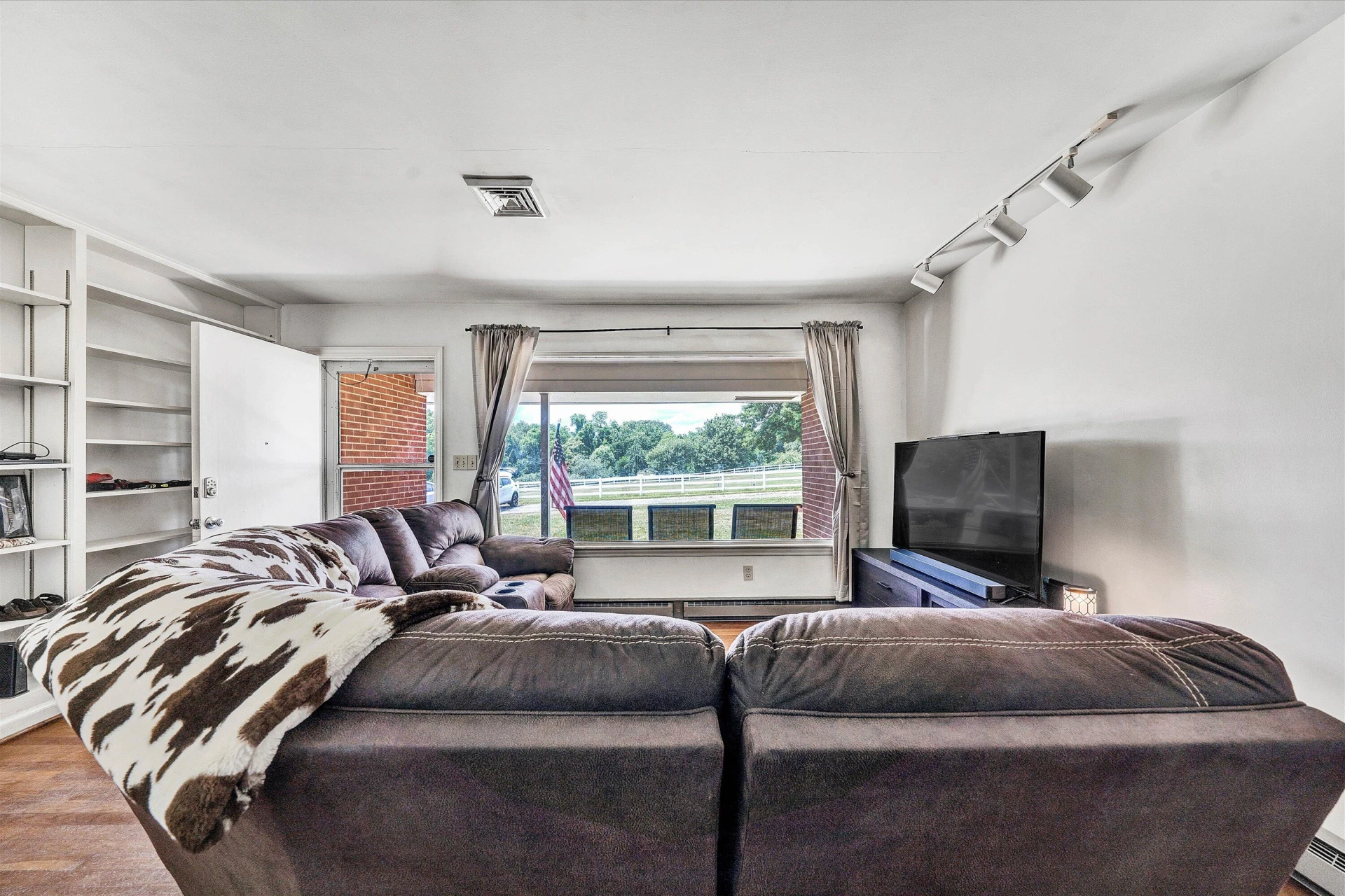 1217 Oakwood ST - Photo 7