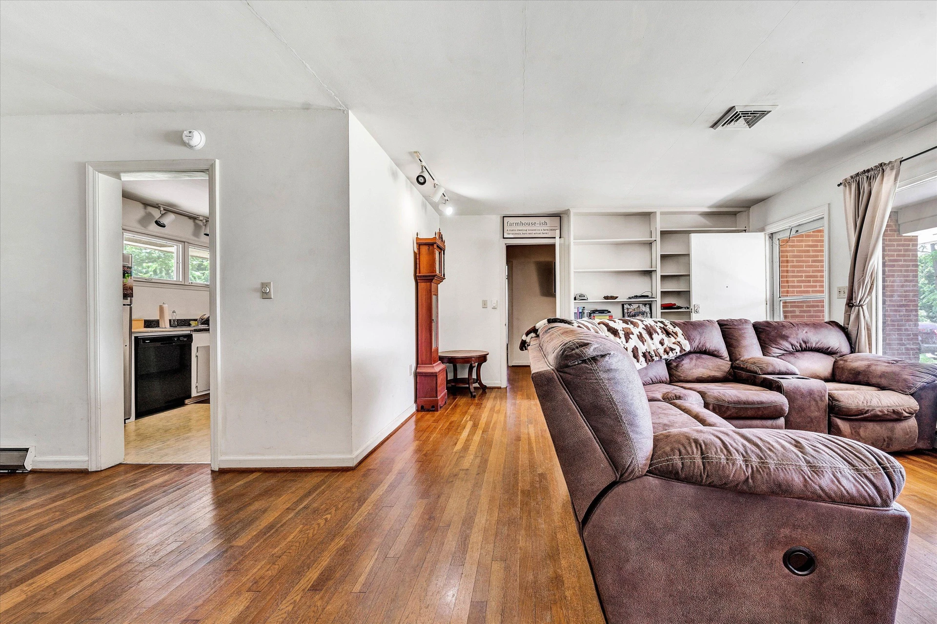 1217 Oakwood ST - Photo 8