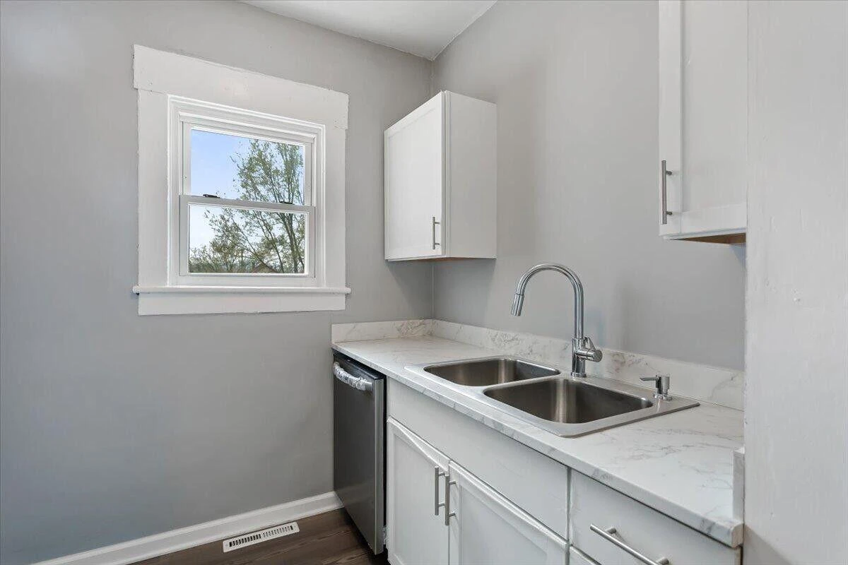 1006 Staunton AVE - Photo 18
