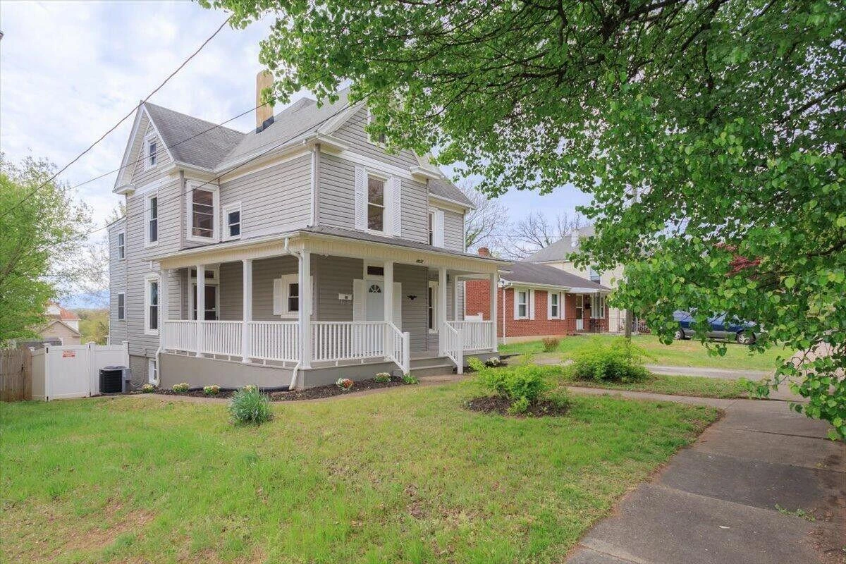 1006 Staunton AVE - Photo 2