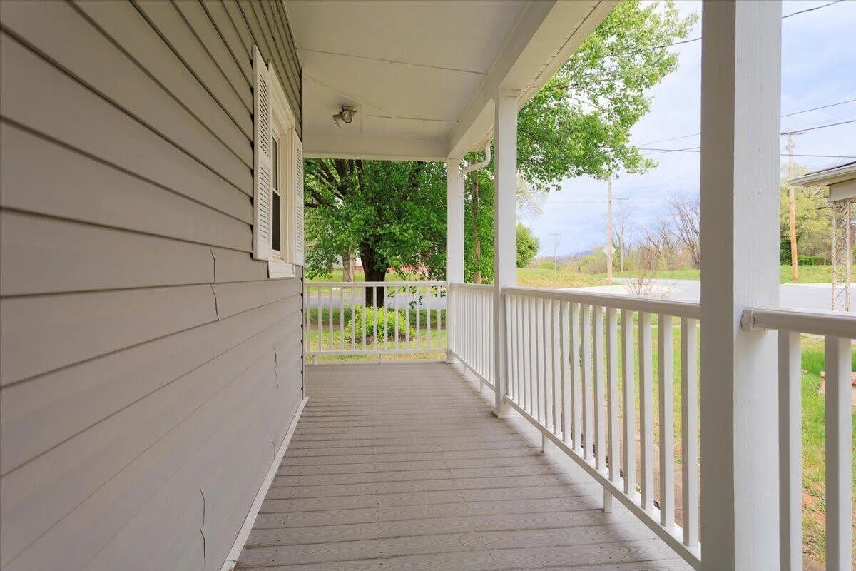 1006 Staunton AVE - Photo 7