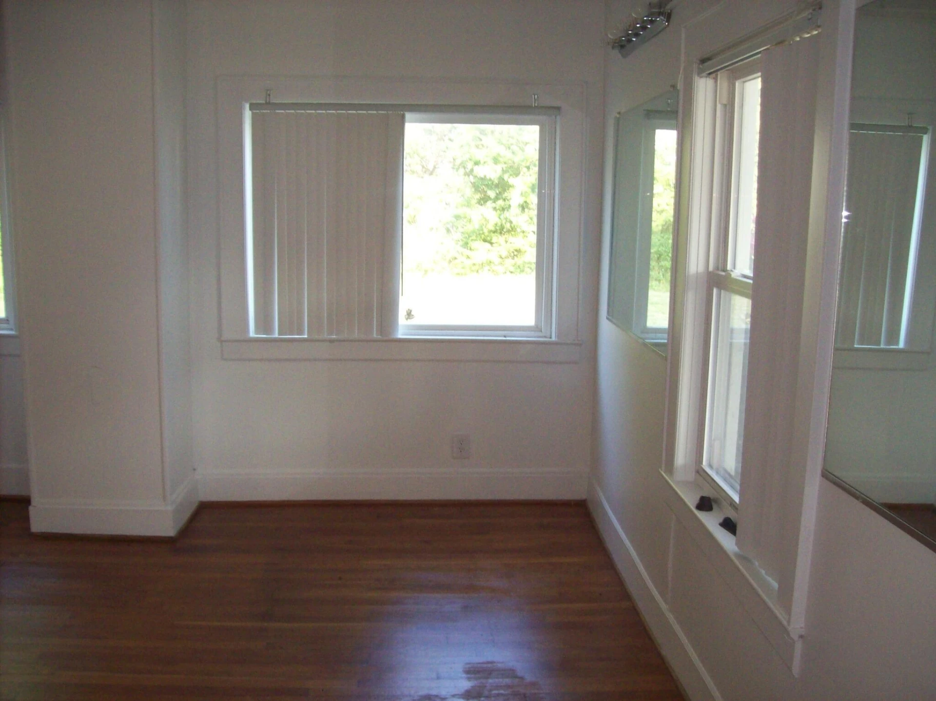 126 Cleveland AVE - Photo 2