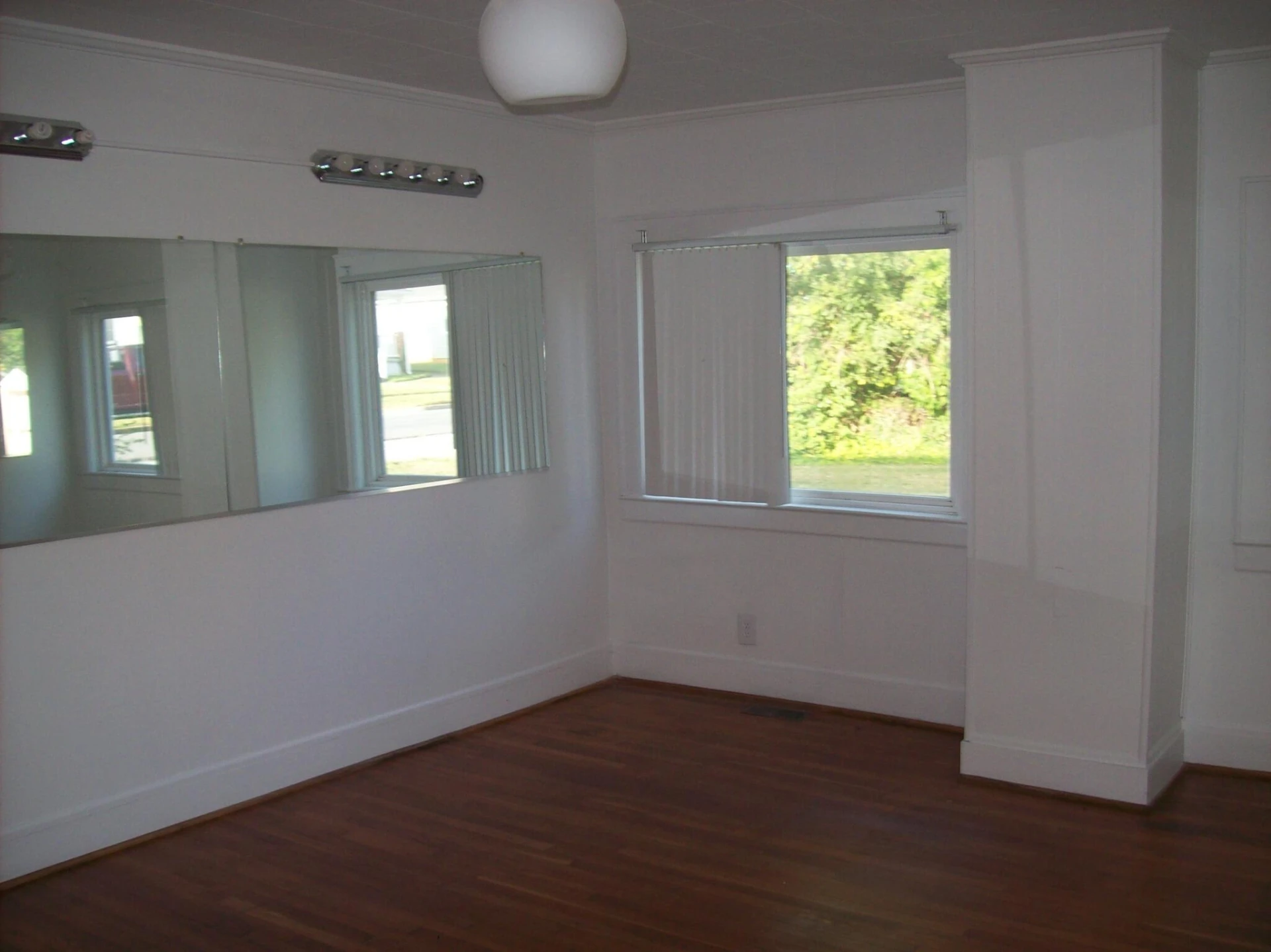 126 Cleveland AVE - Photo 3