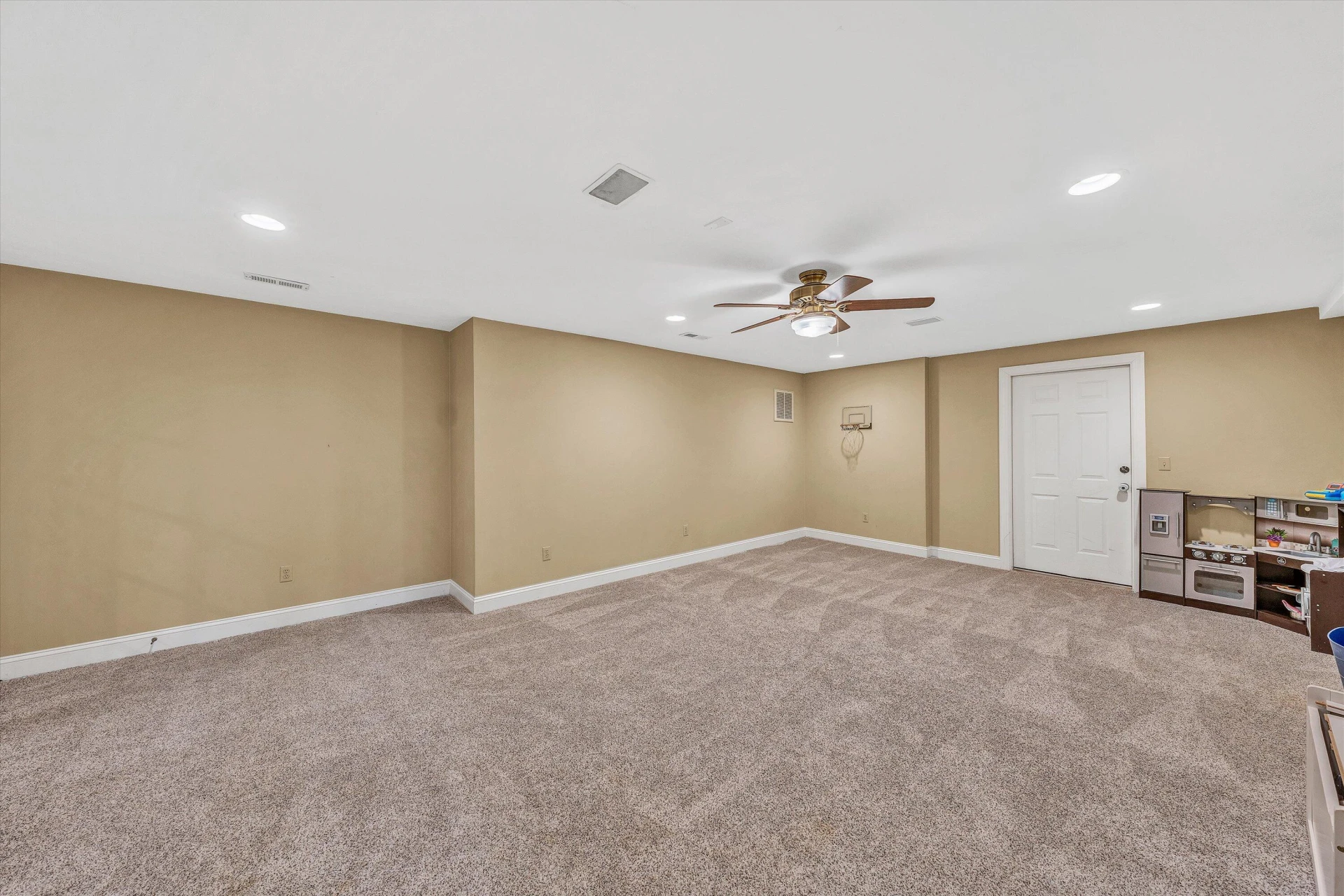 8322 Cardington DR - Photo 36