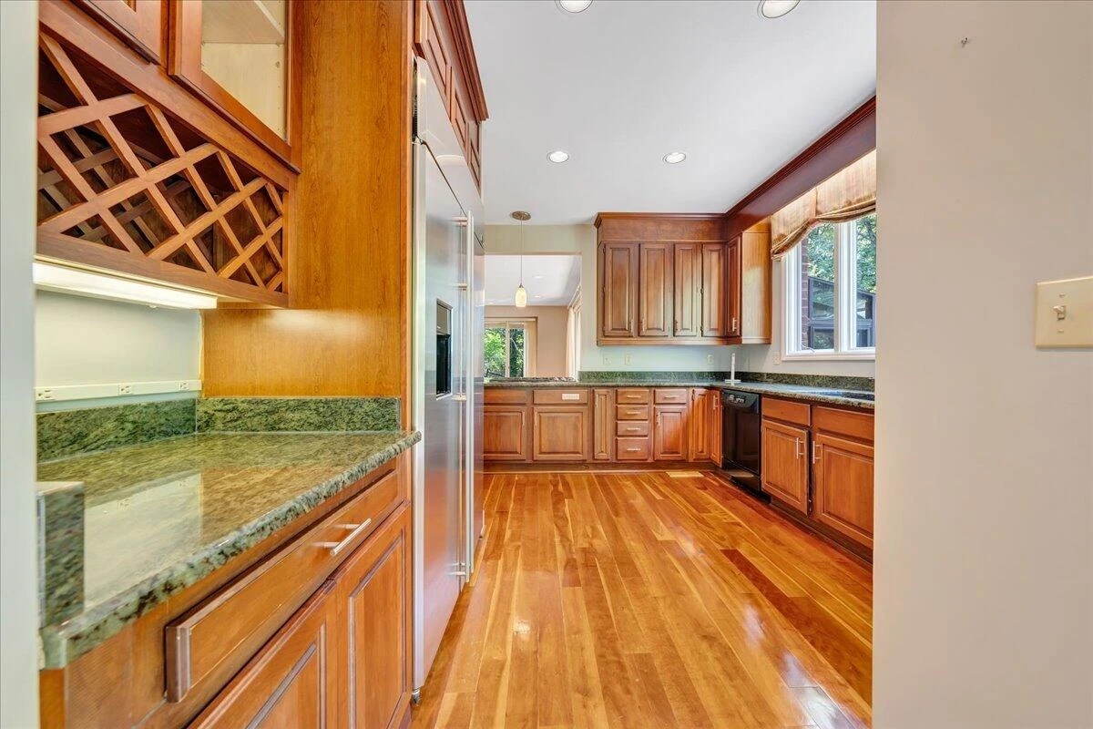 3501 Peakwood DR - Photo 24
