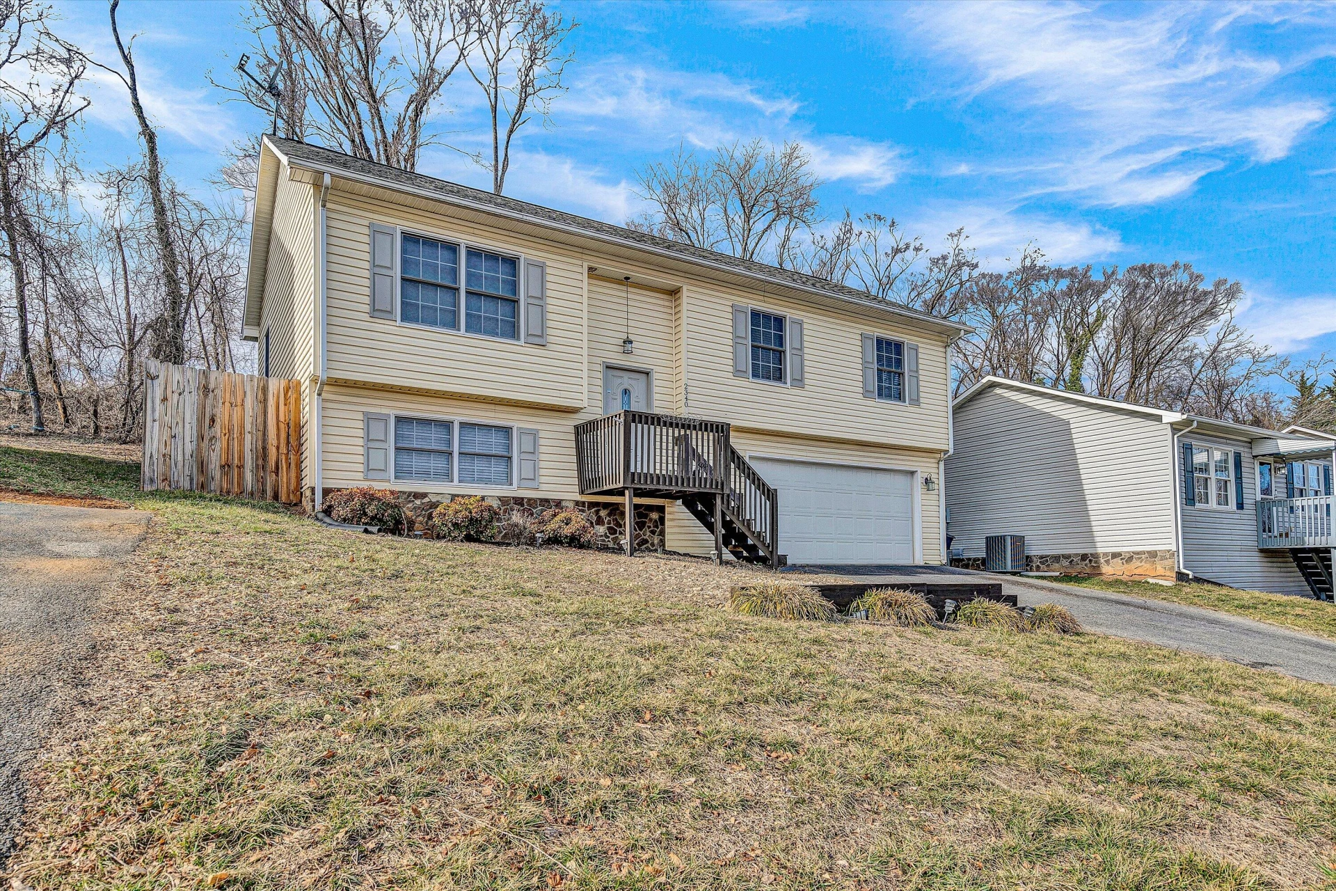 2340 Locust Grove CIR - Photo 2