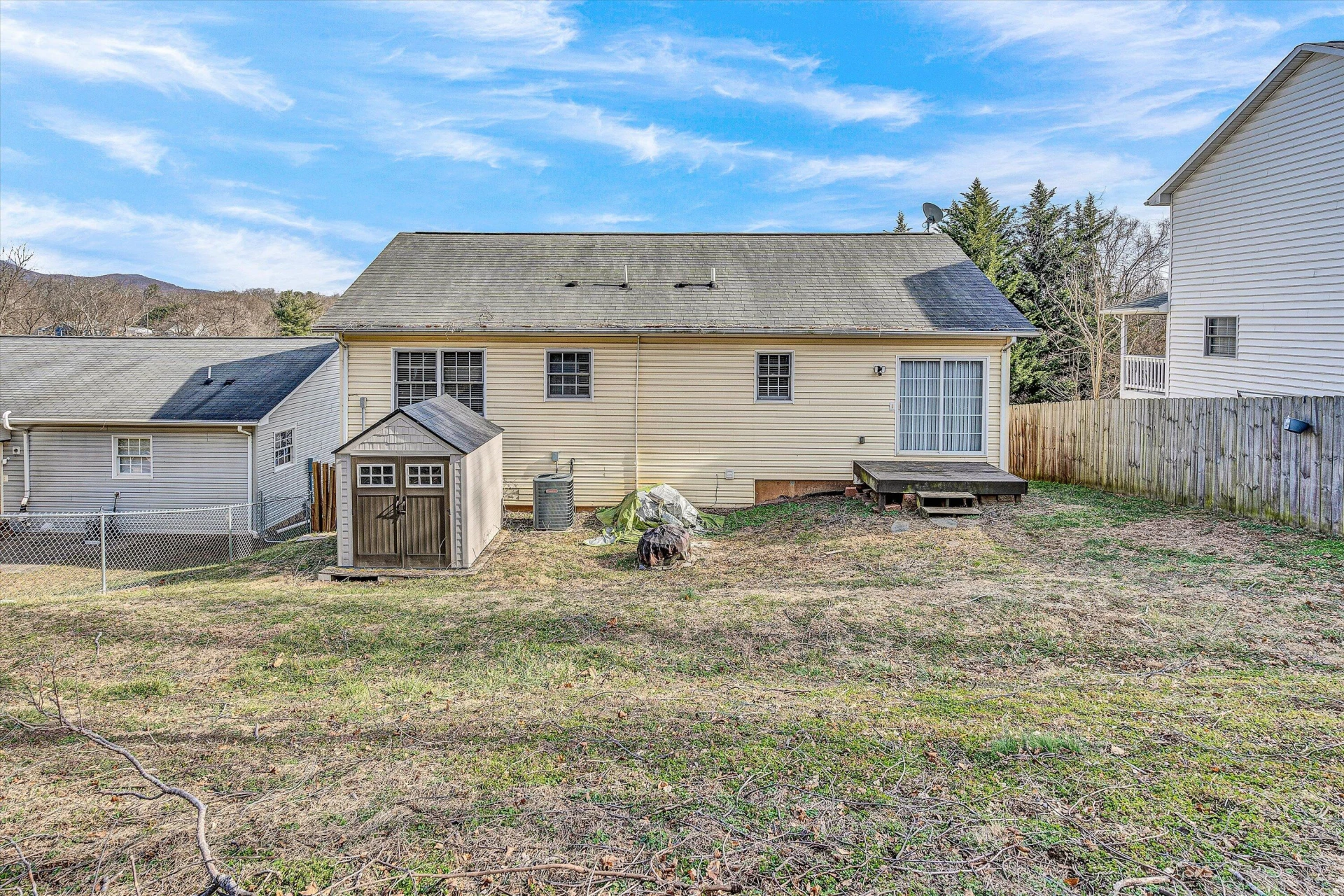 2340 Locust Grove CIR - Photo 26