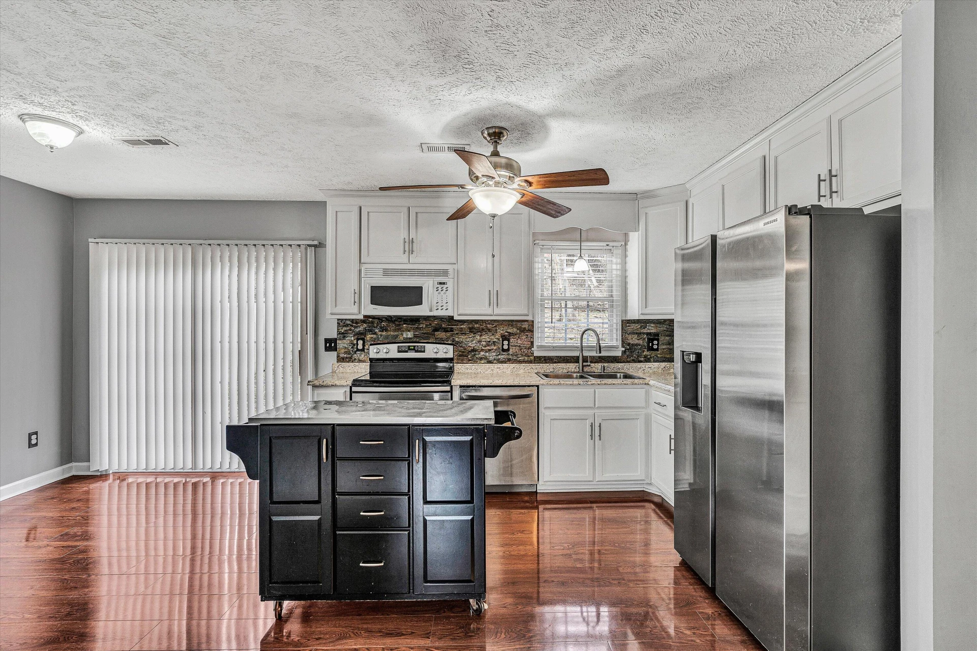 2340 Locust Grove CIR - Photo 6