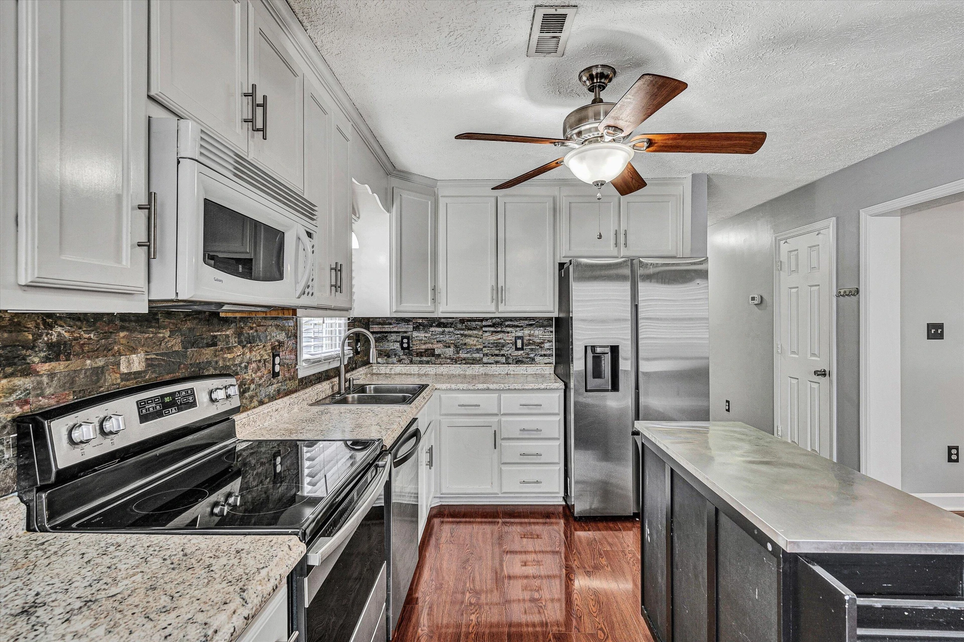 2340 Locust Grove CIR - Photo 8