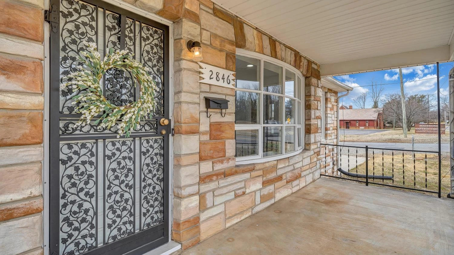 2846 Cove RD - Photo 2