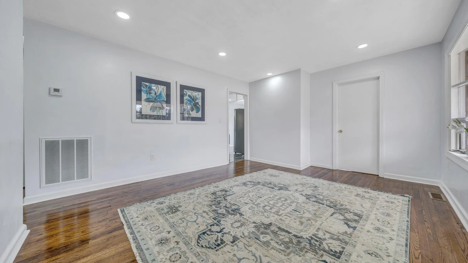 2846 Cove RD - Photo 4
