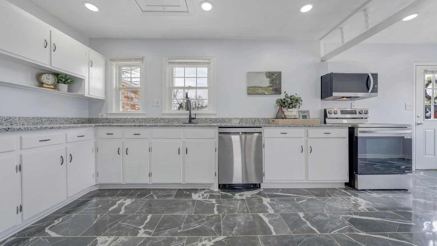 2846 Cove RD - Photo 8