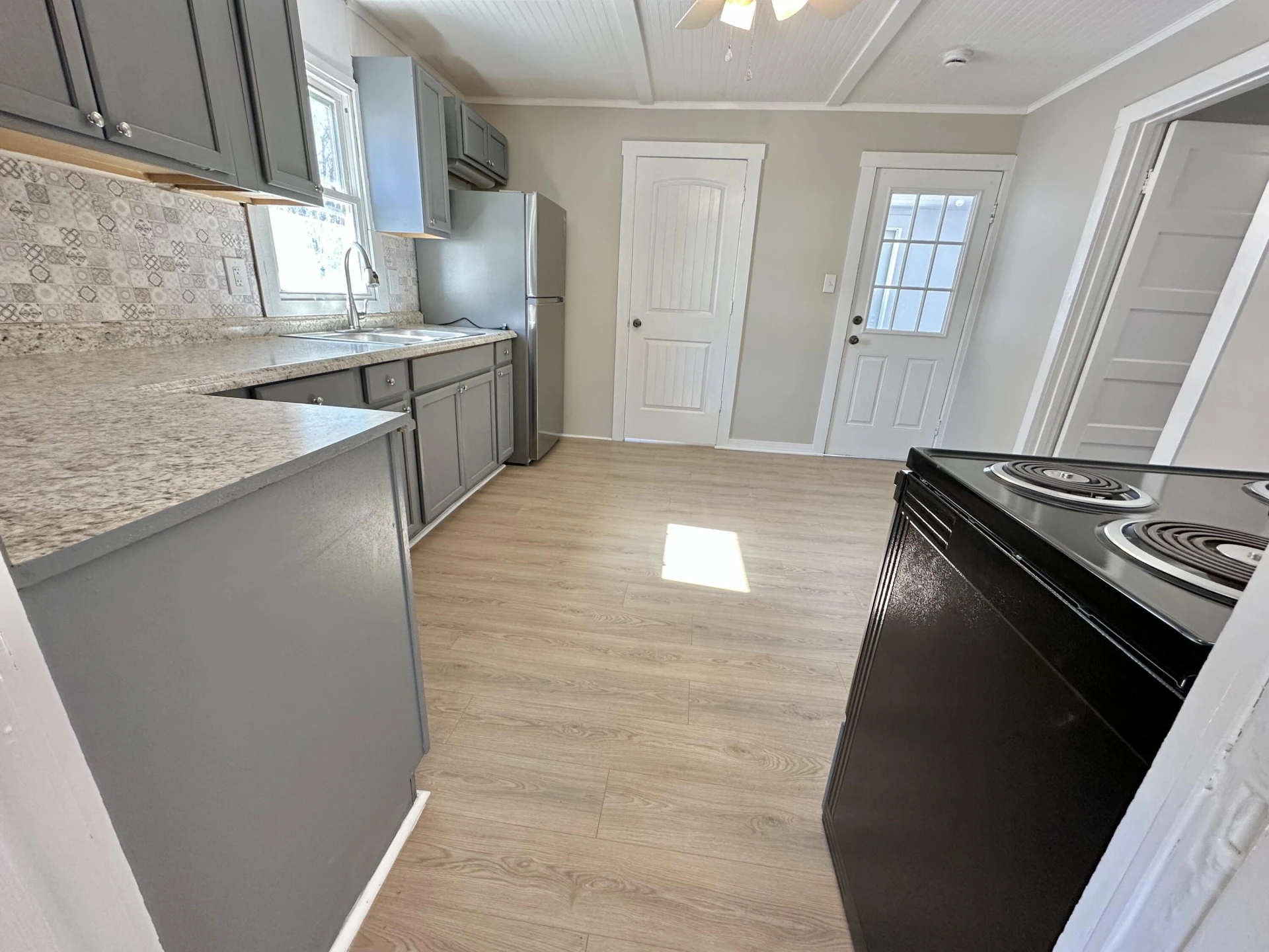 704 Pocahontas AVE - Photo 16