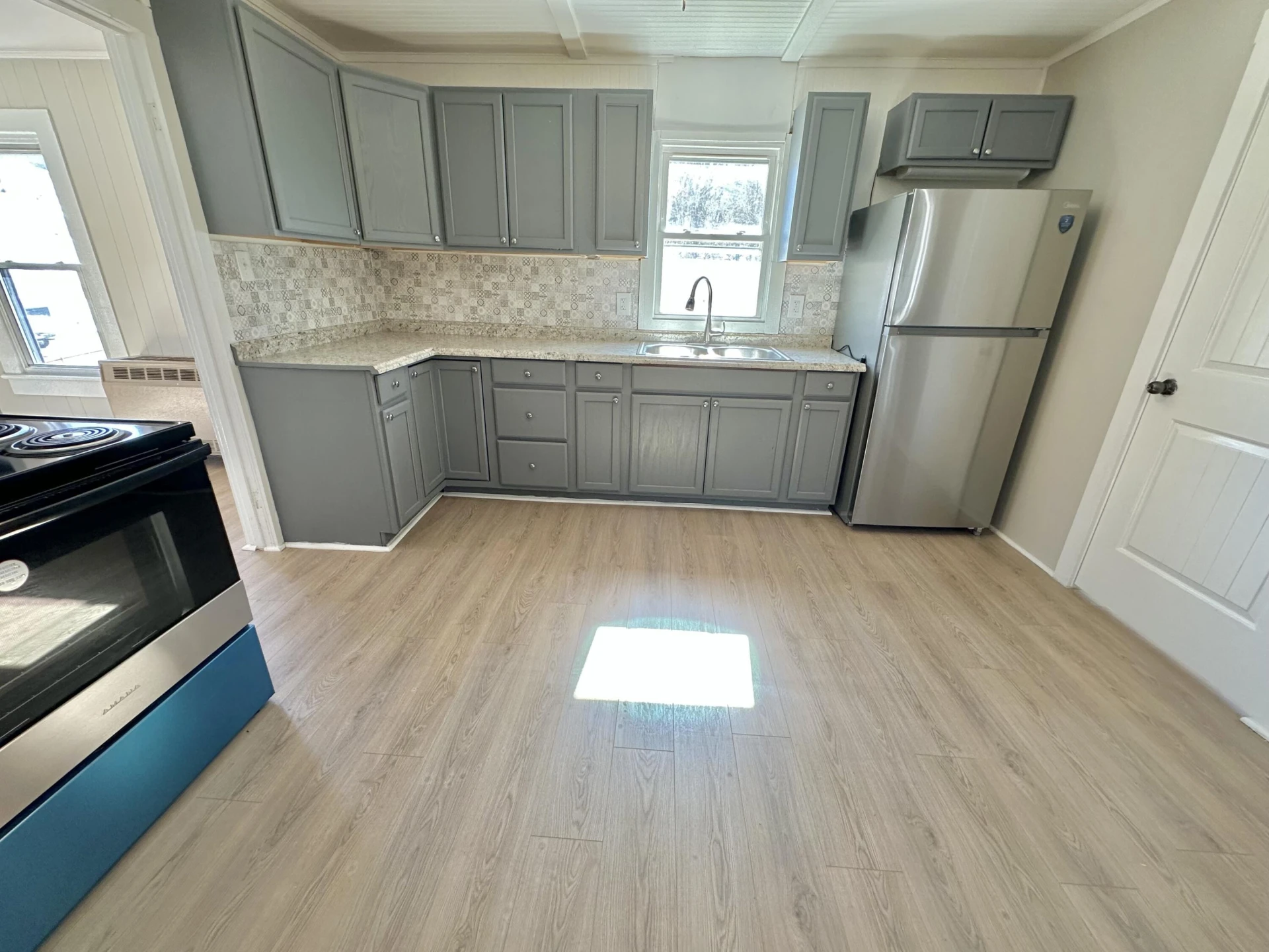 704 Pocahontas AVE - Photo 18