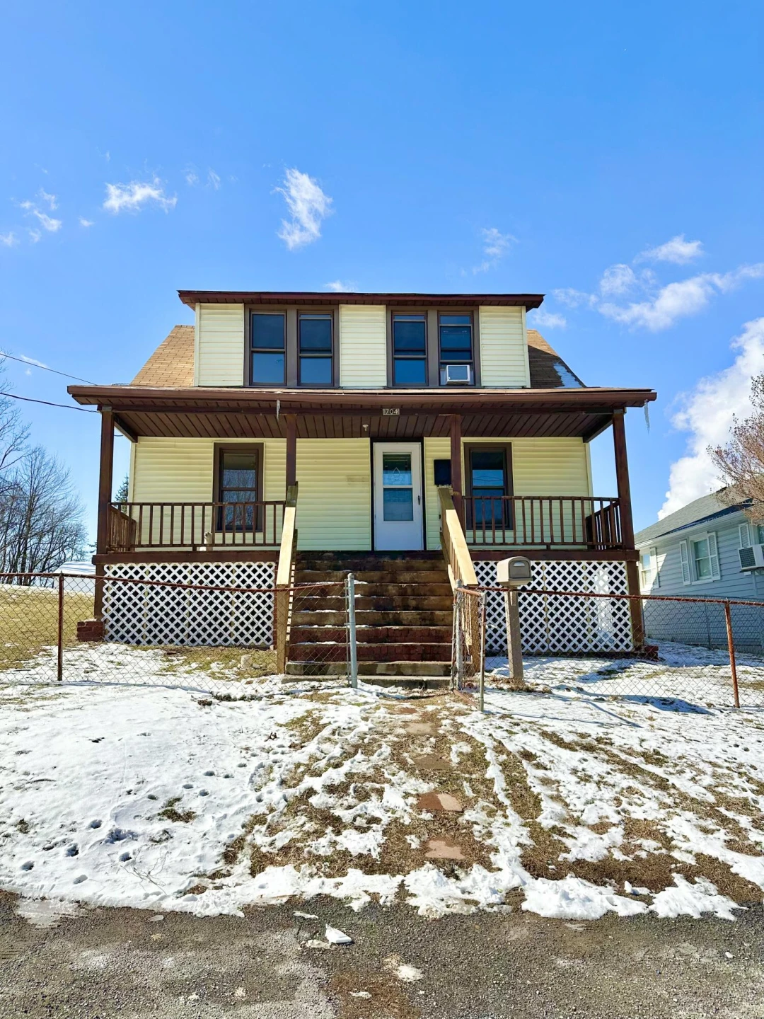 704 Pocahontas AVE - Photo 2
