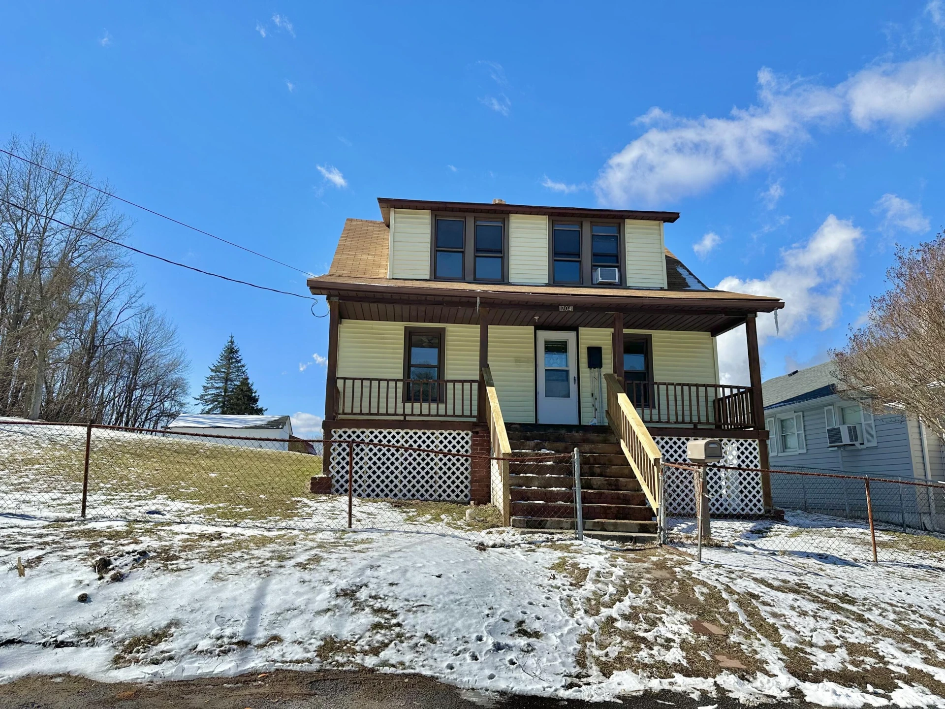 704 Pocahontas AVE - Photo 3