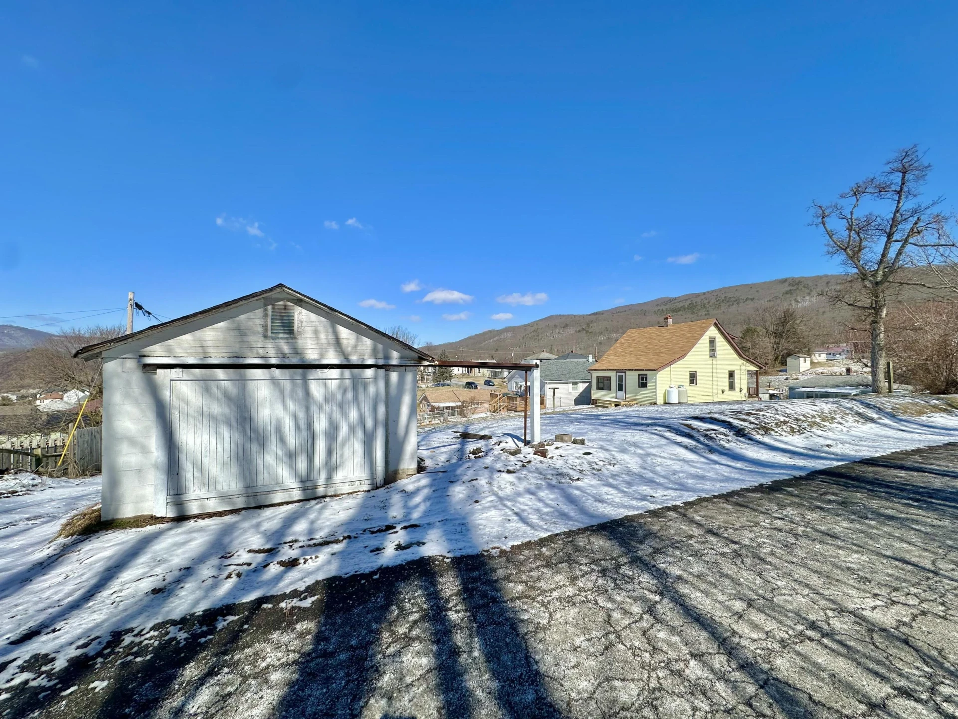 704 Pocahontas AVE - Photo 5