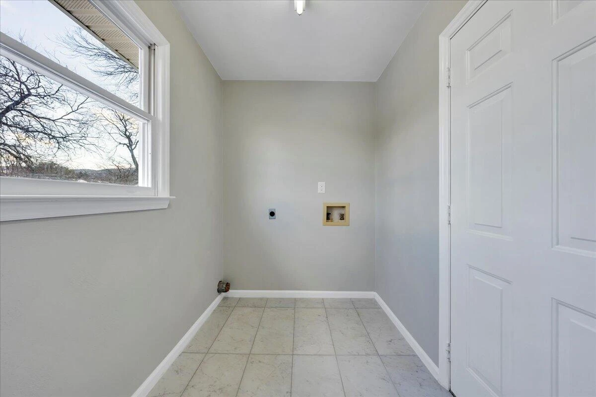 1200 Meadowview DR - Photo 29