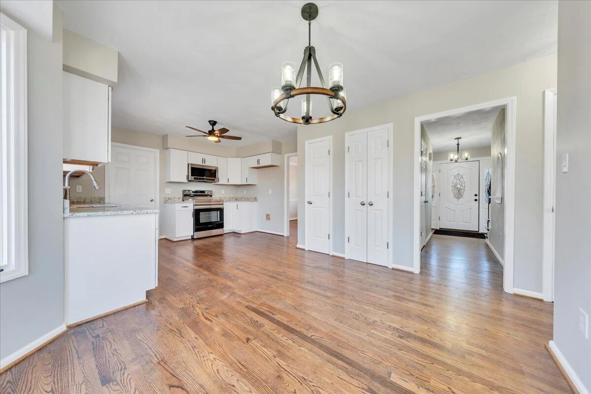 1200 Meadowview DR - Photo 32