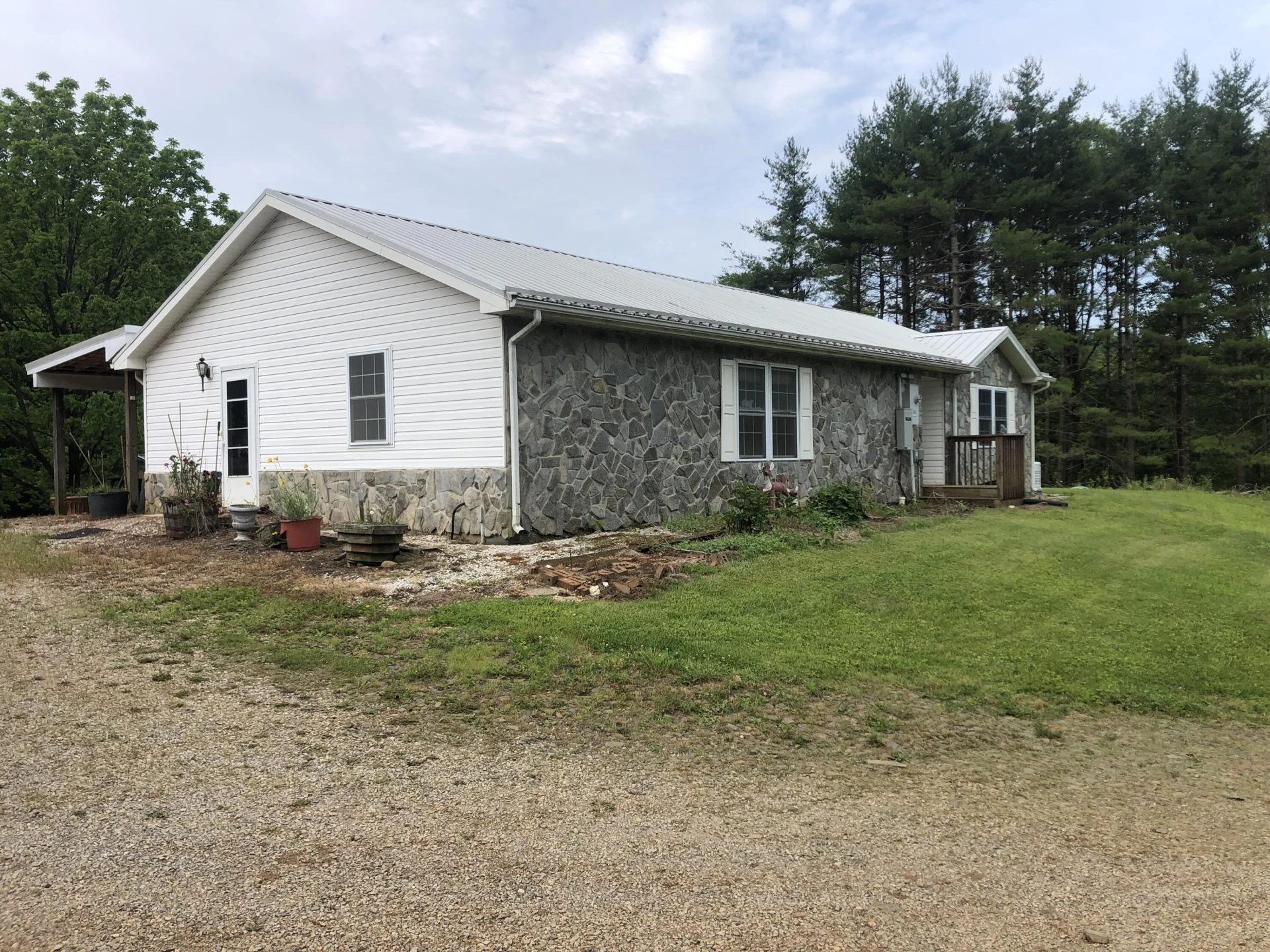 629 Paradise LN - Photo 2