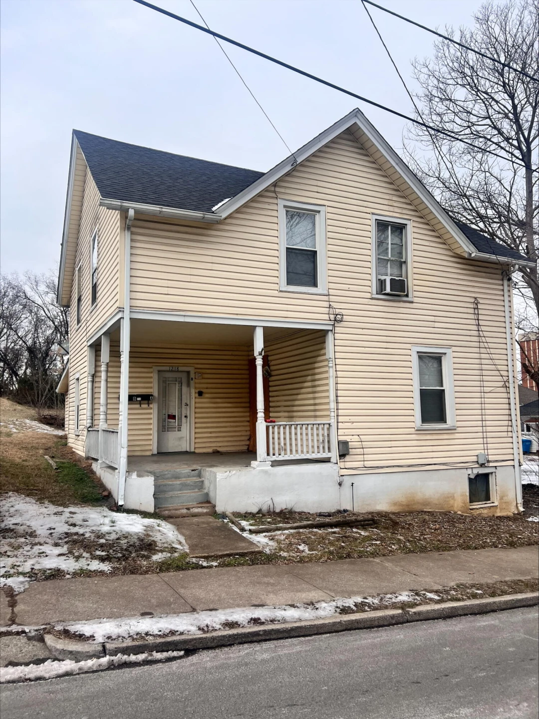 1218 Montrose AVE