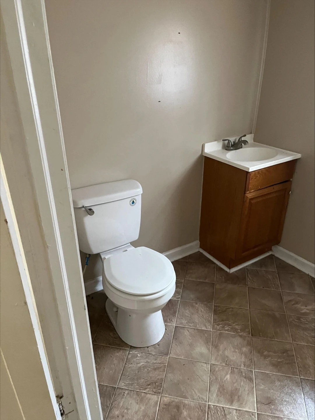1218 Montrose AVE - Photo 10