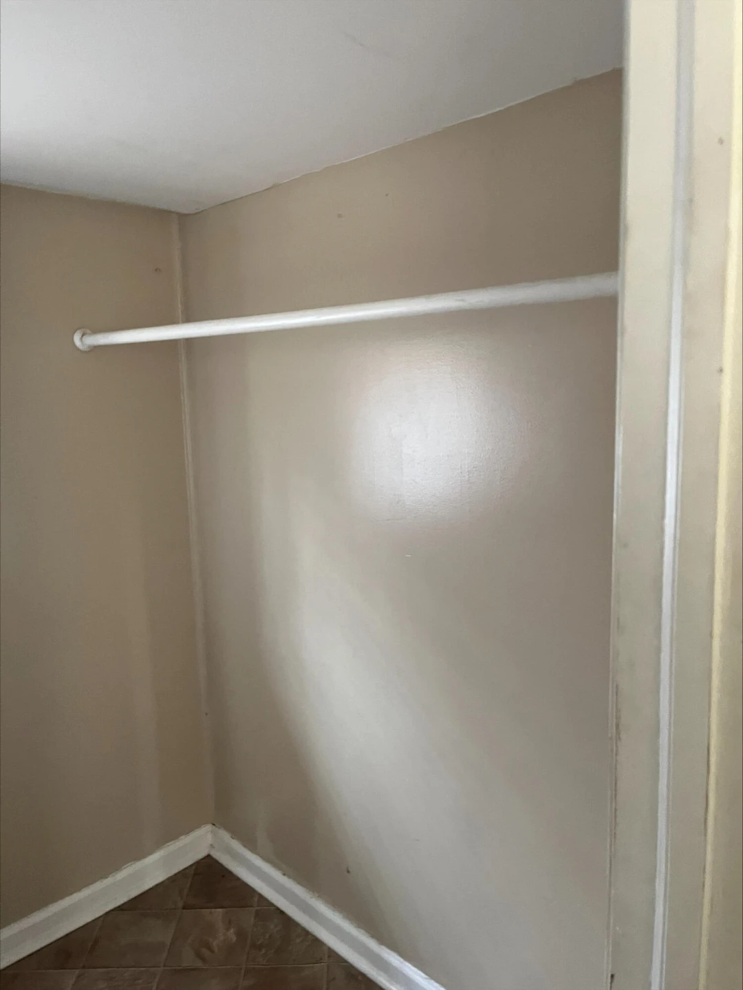 1218 Montrose AVE - Photo 12