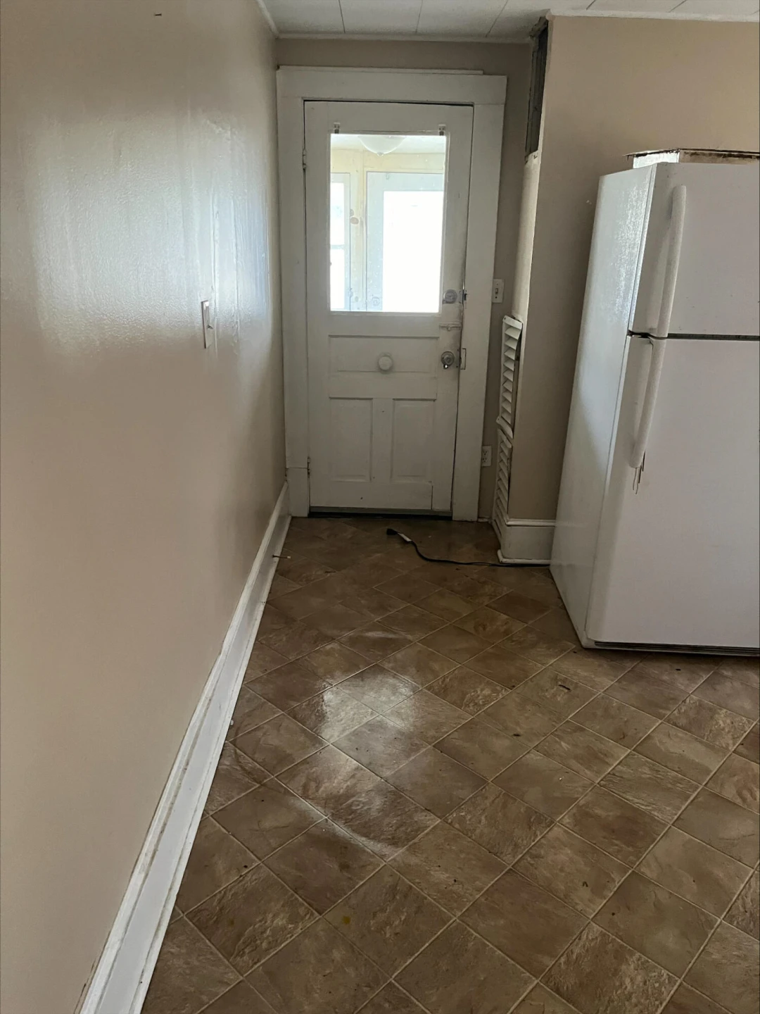 1218 Montrose AVE - Photo 2