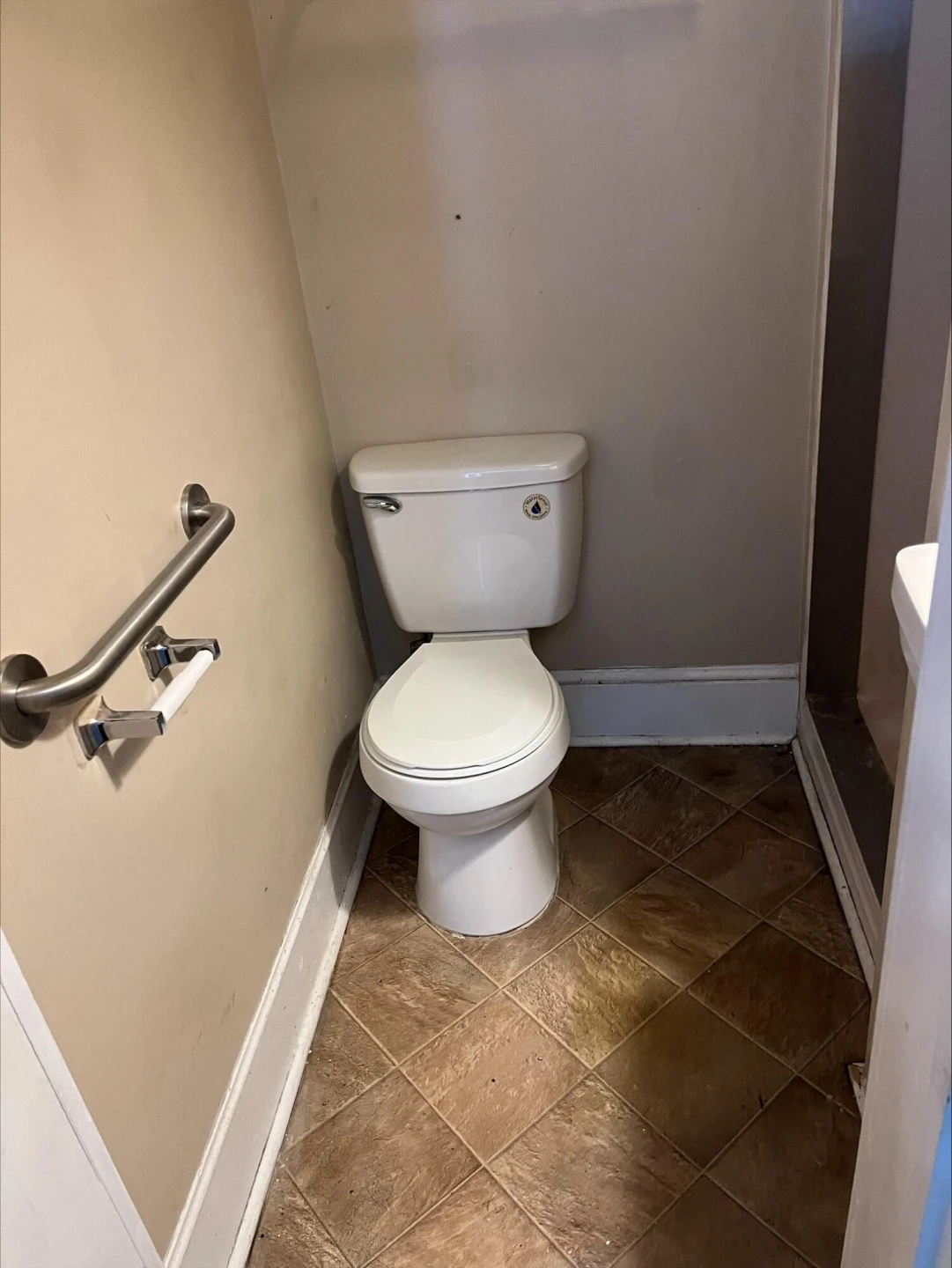 1218 Montrose AVE - Photo 5