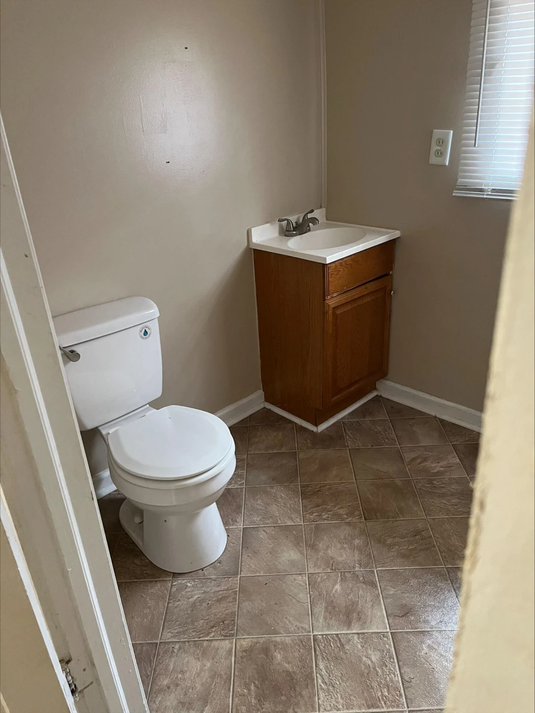 1218 Montrose AVE - Photo 7