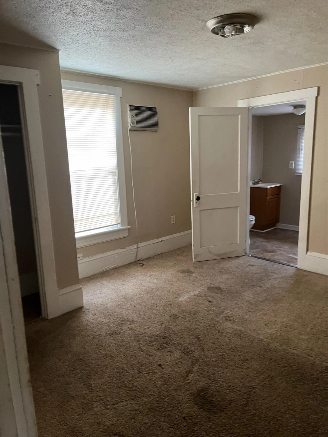1218 Montrose AVE - Photo 8