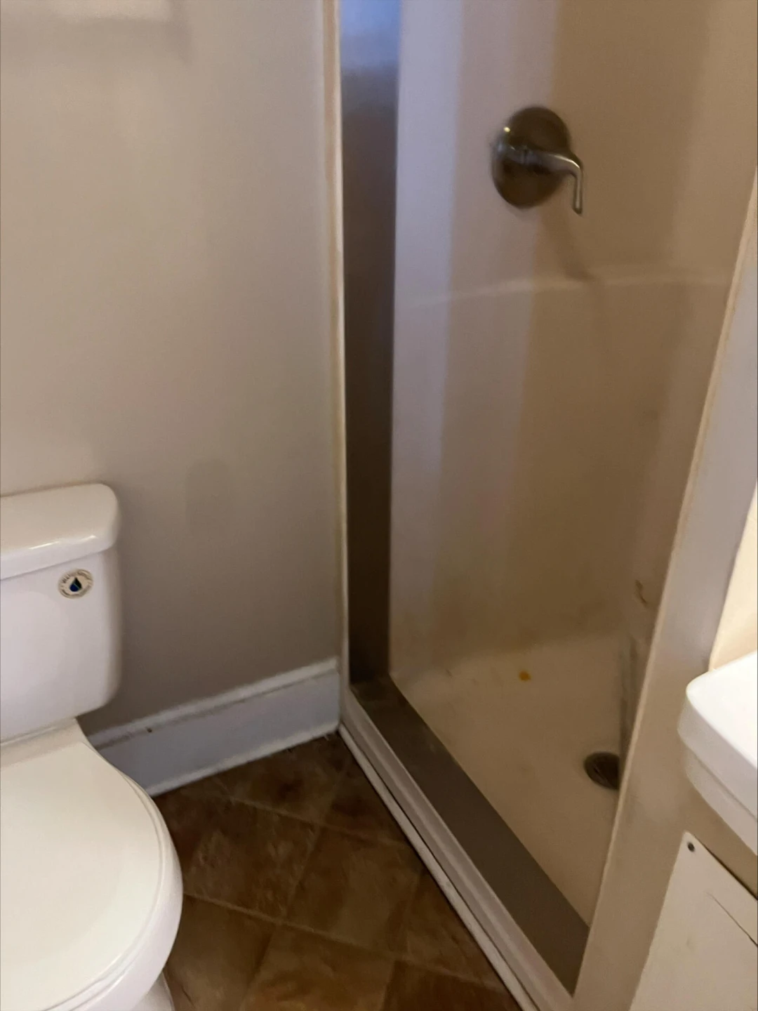 1218 Montrose AVE - Photo 9