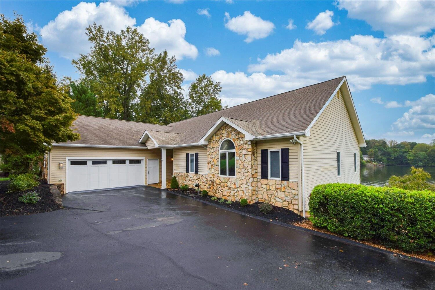 455 Sourwood DR - Photo 5