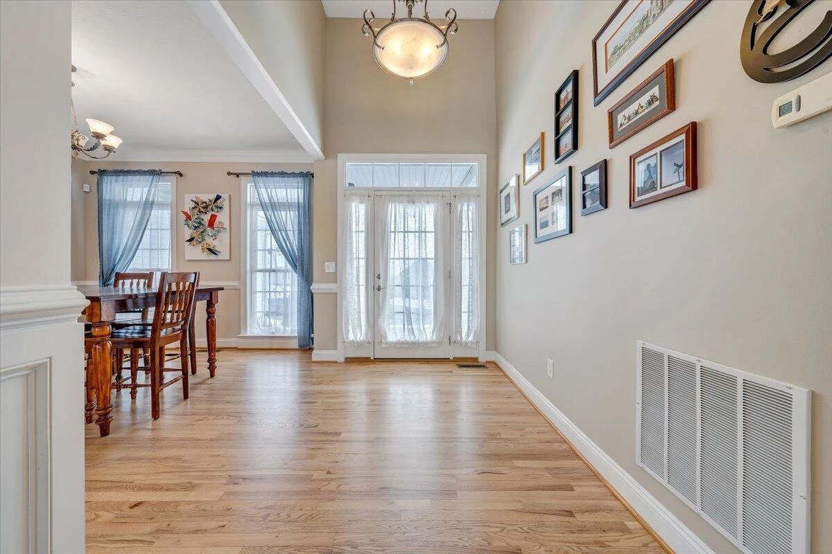 102 Wexford ST - Photo 8