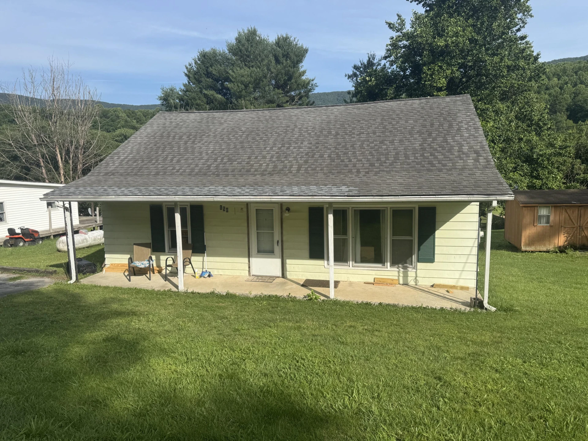 150 Crestwood DR - Photo 2