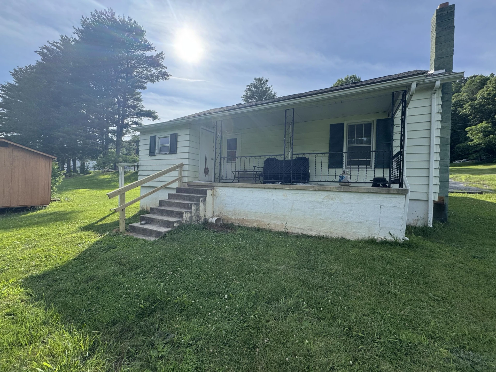 150 Crestwood DR - Photo 4