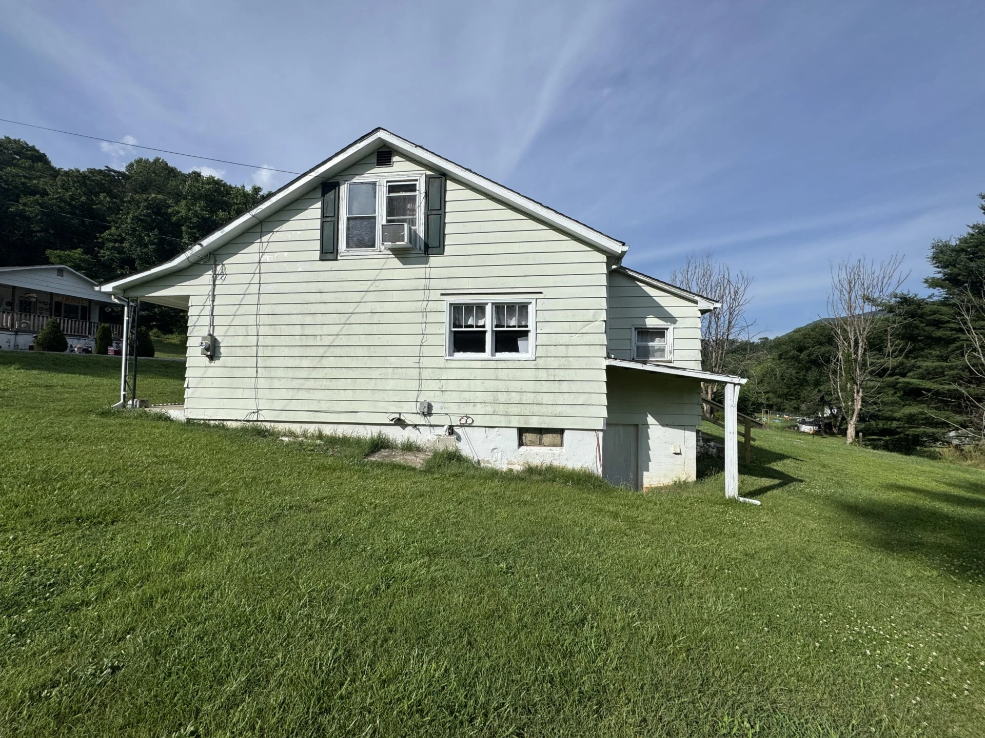 150 Crestwood DR - Photo 5