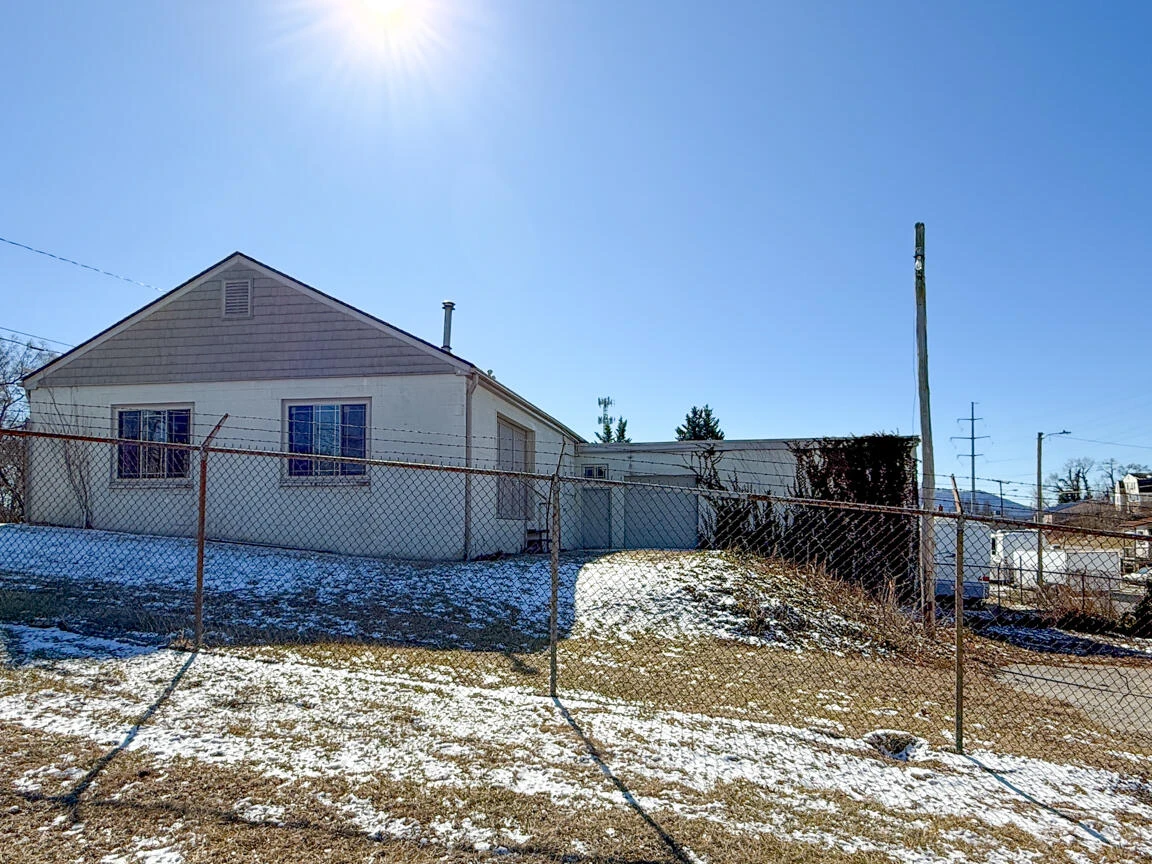 2110 Shenandoah Valley AVE - Photo 4