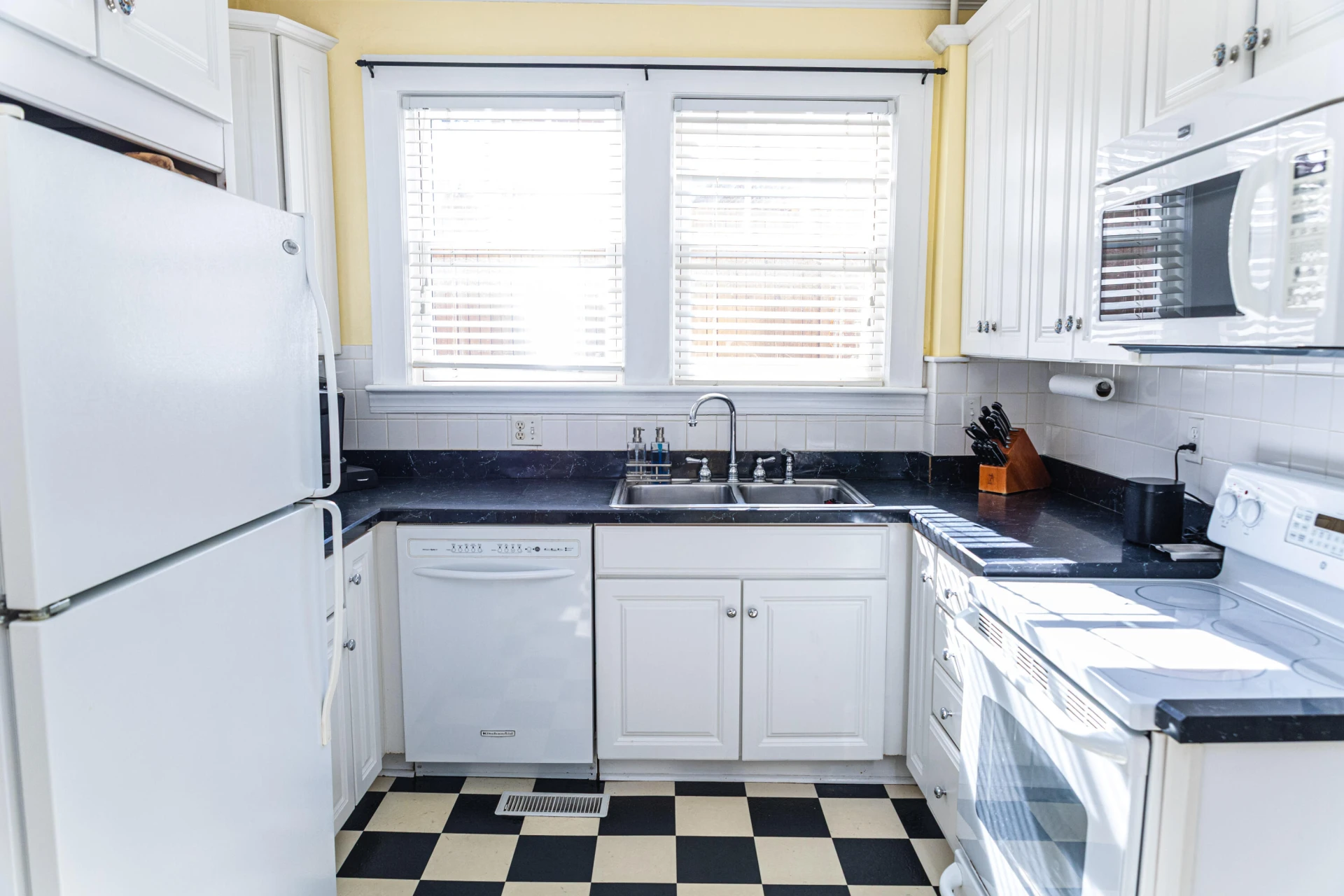 3002 Maywood RD - Photo 16