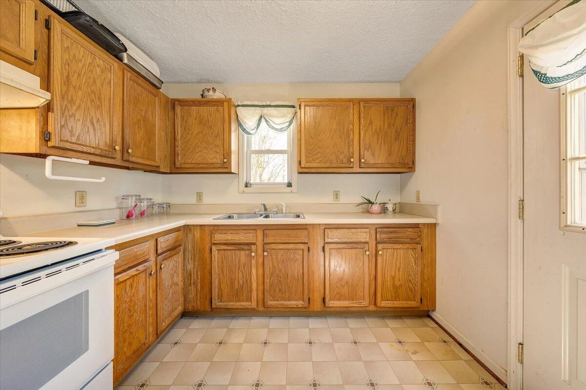 599 Highland Hills RD - Photo 8