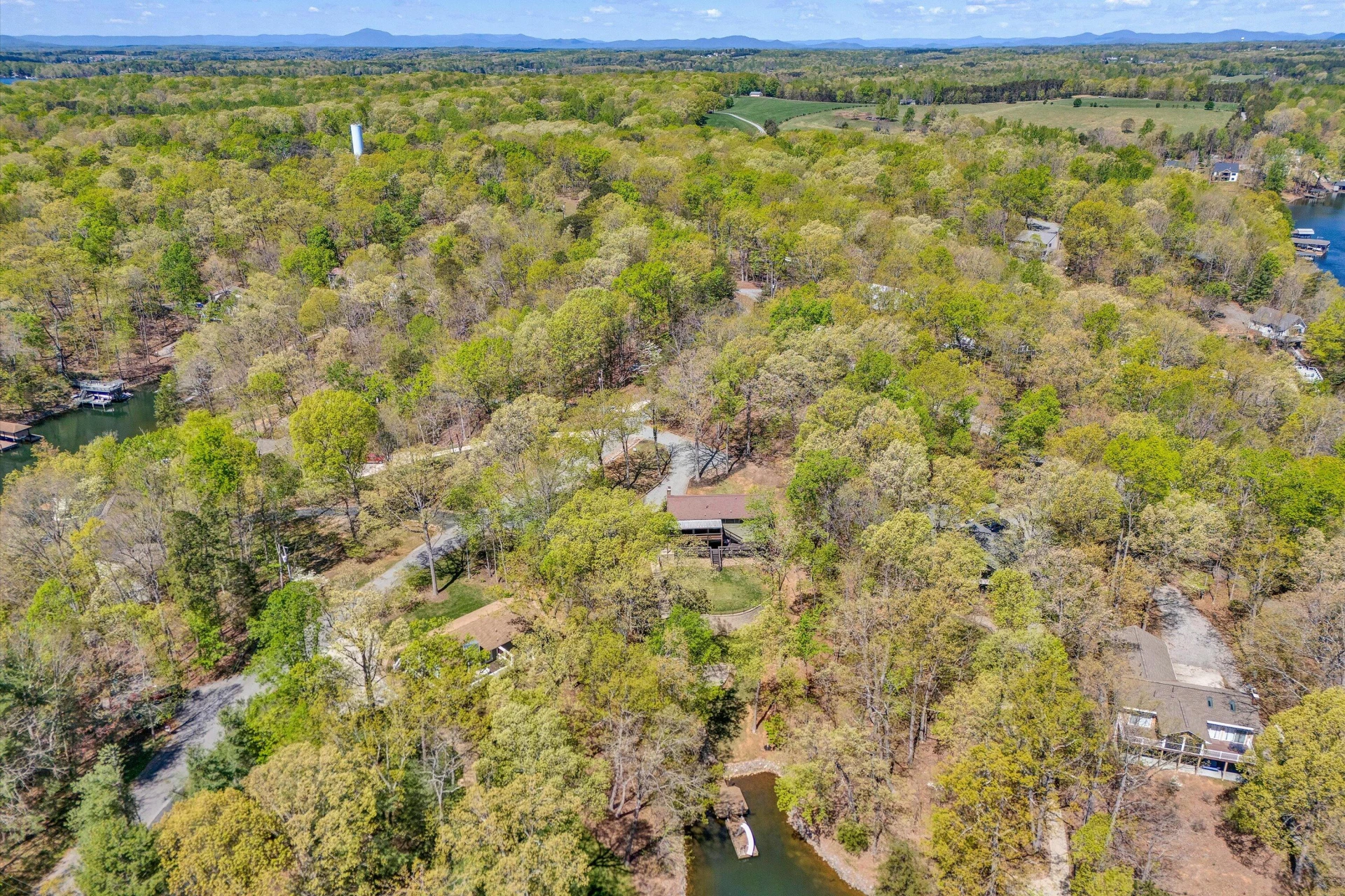 202 Sherwood DR - Photo 4