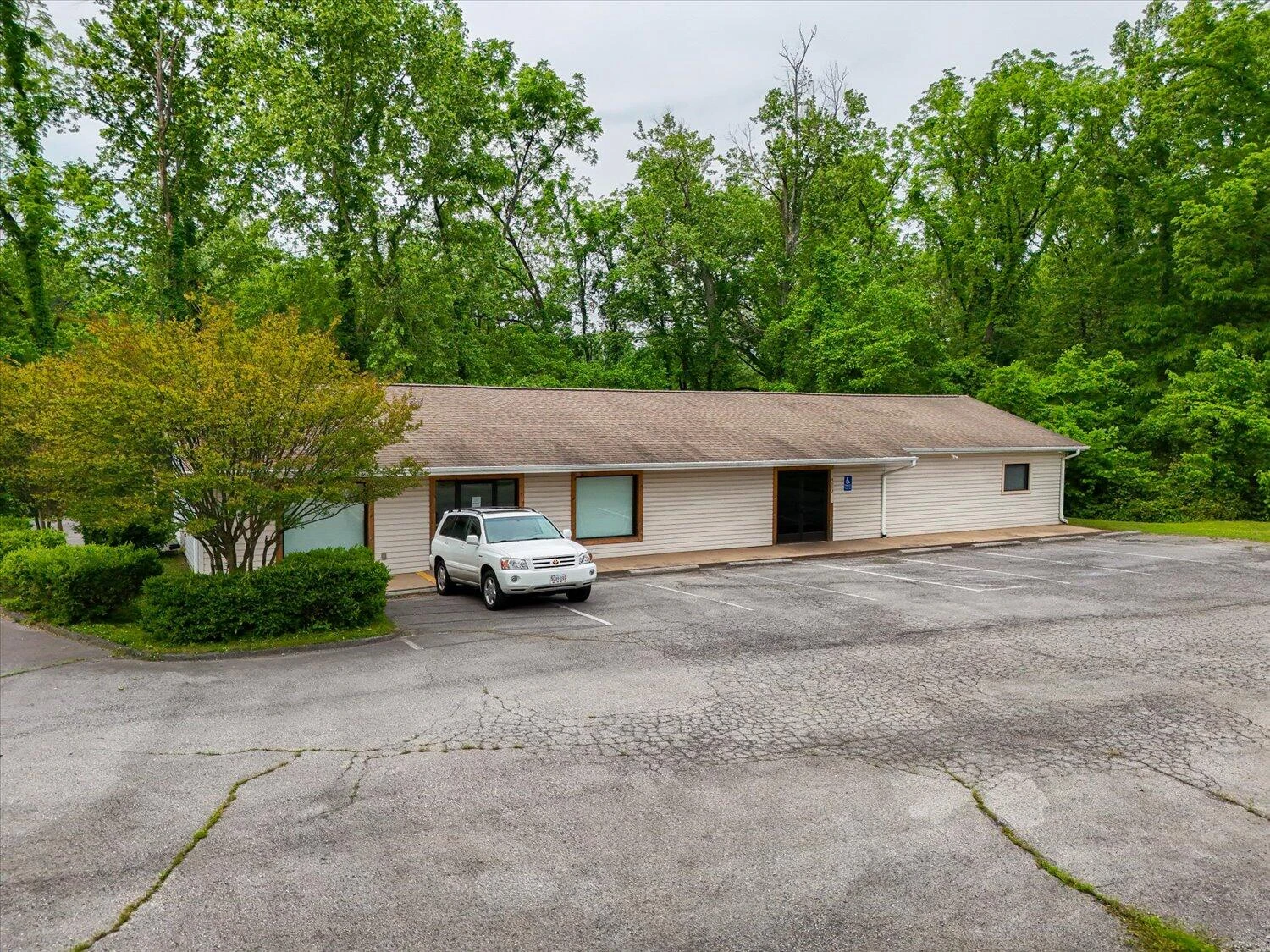 4002 Brandon AVE - Photo 2