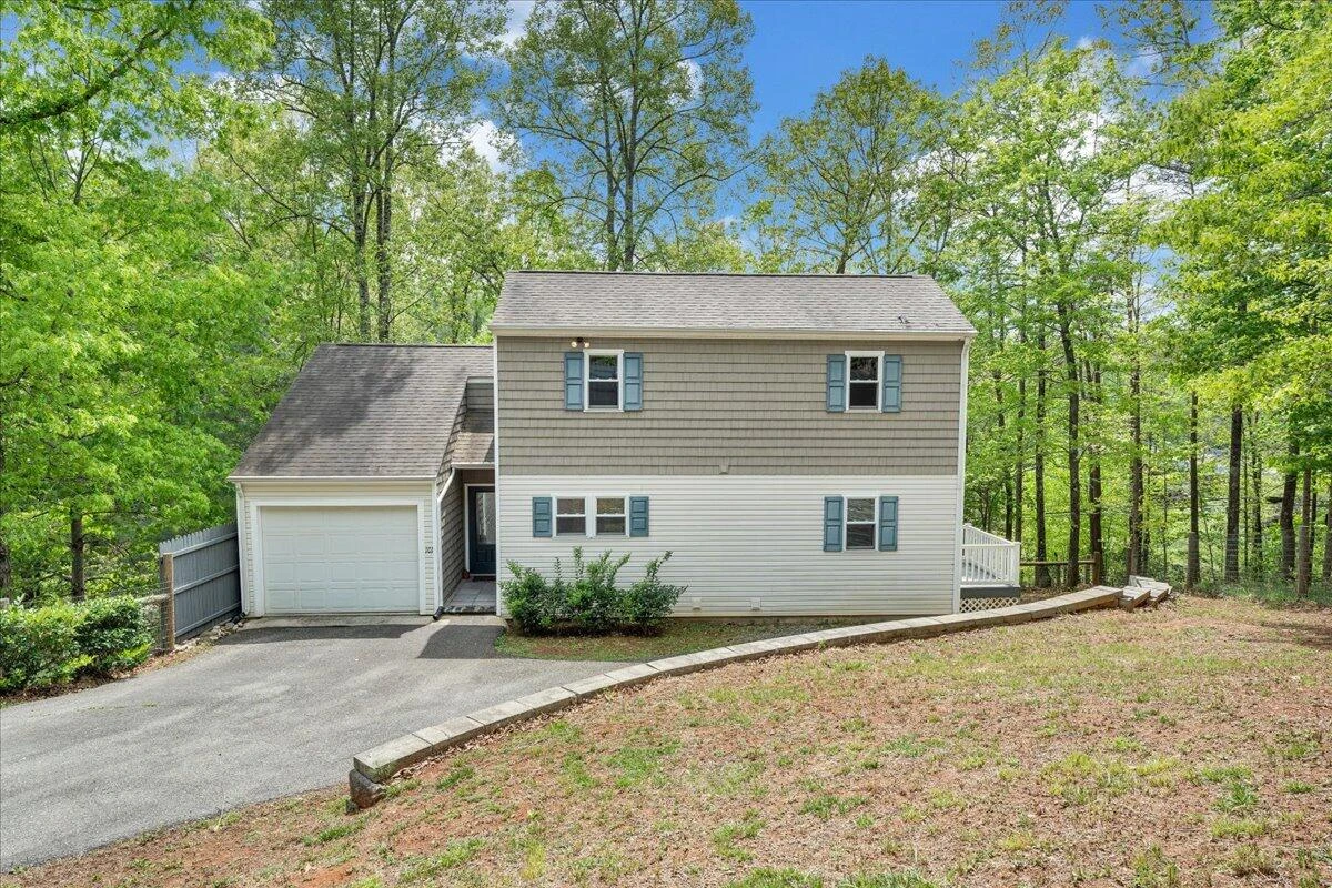 101 Cedar Bluff LN