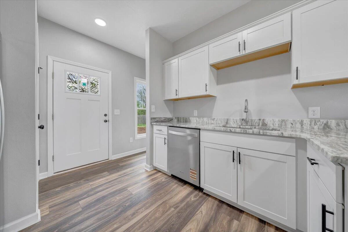 2236 Kenwood BLVD - Photo 14