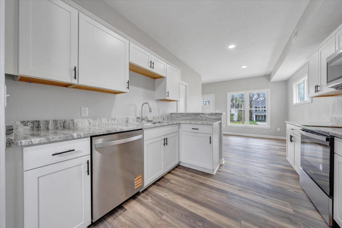2236 Kenwood BLVD - Photo 9