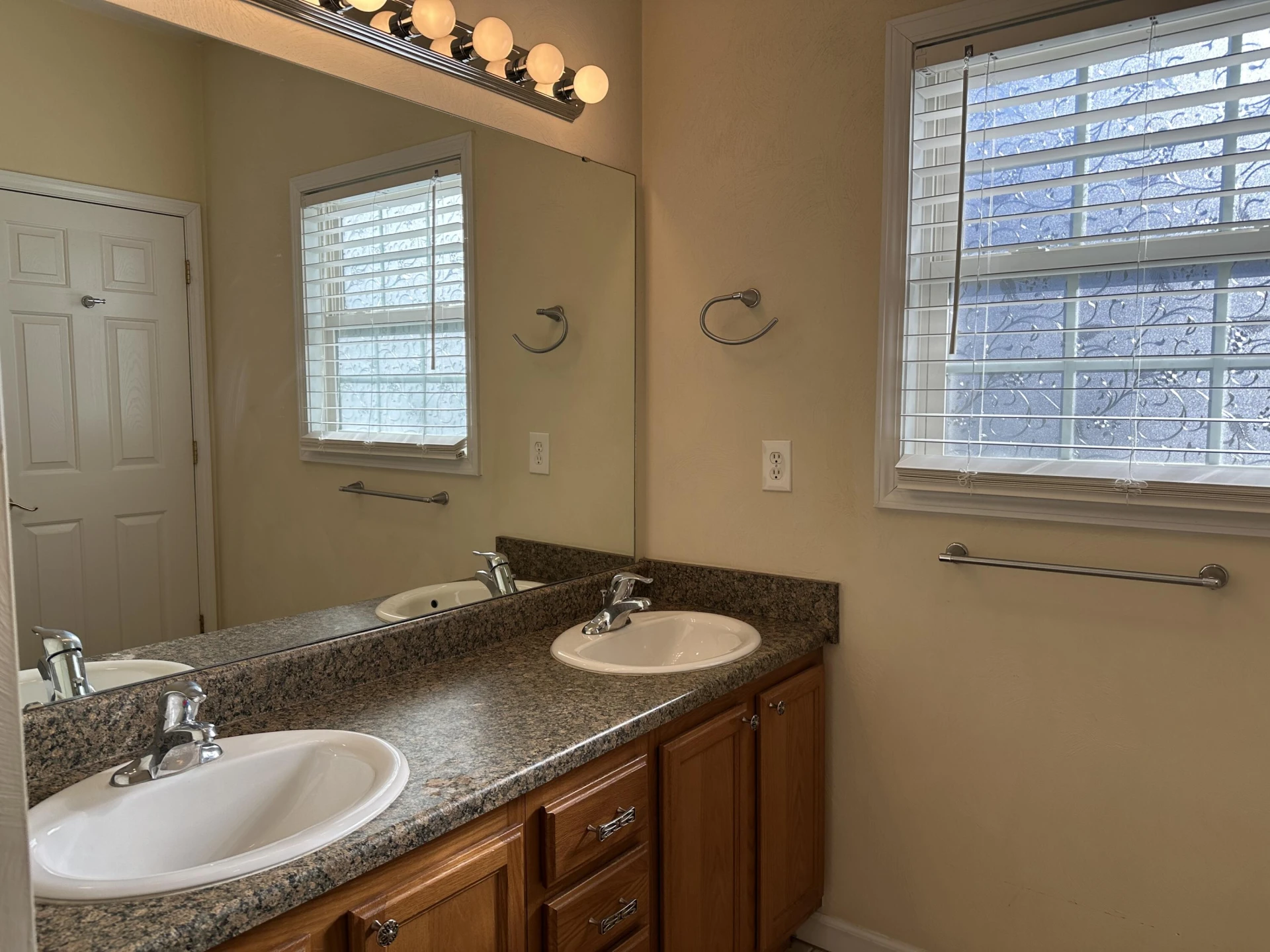 8233 Emerald Court DR - Photo 23