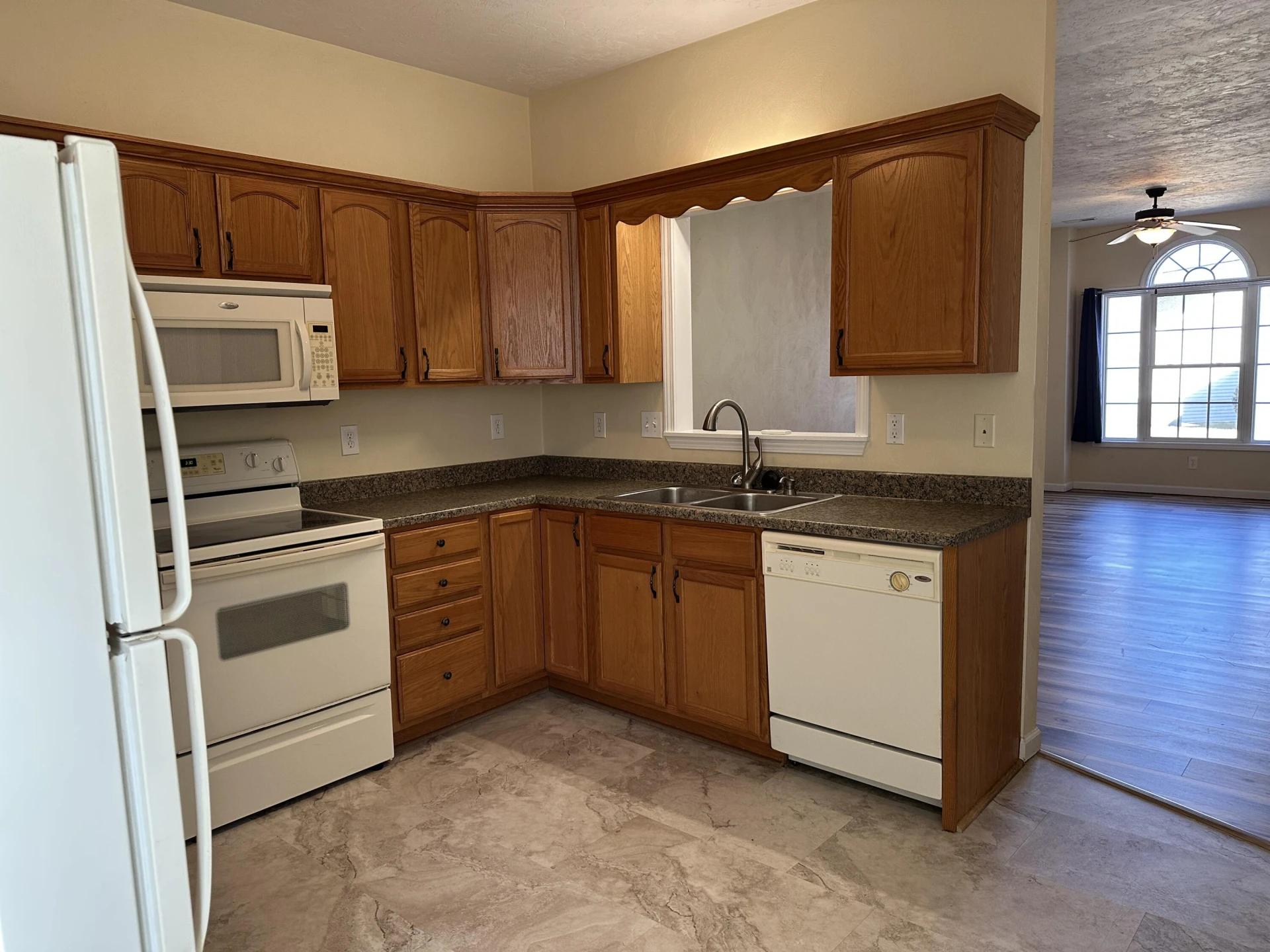 8233 Emerald Court DR - Photo 26
