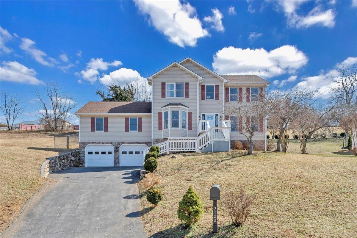 2400 Olde Salem DR